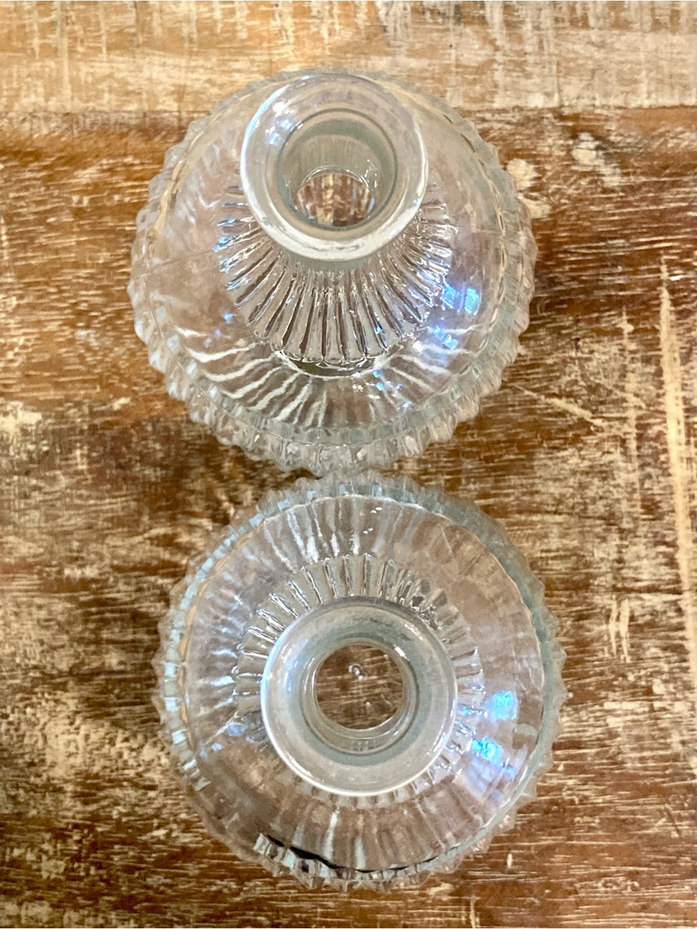 2 Vintage Ribbed Glass Decanters Vanity Bottles with Round Plastic Lids JPI NYC - Picture 5 of 12